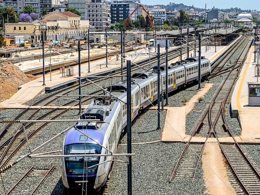 Σοκ στην Πάτρα: Κατέρρευσε 15χρονος στον προαστιακό