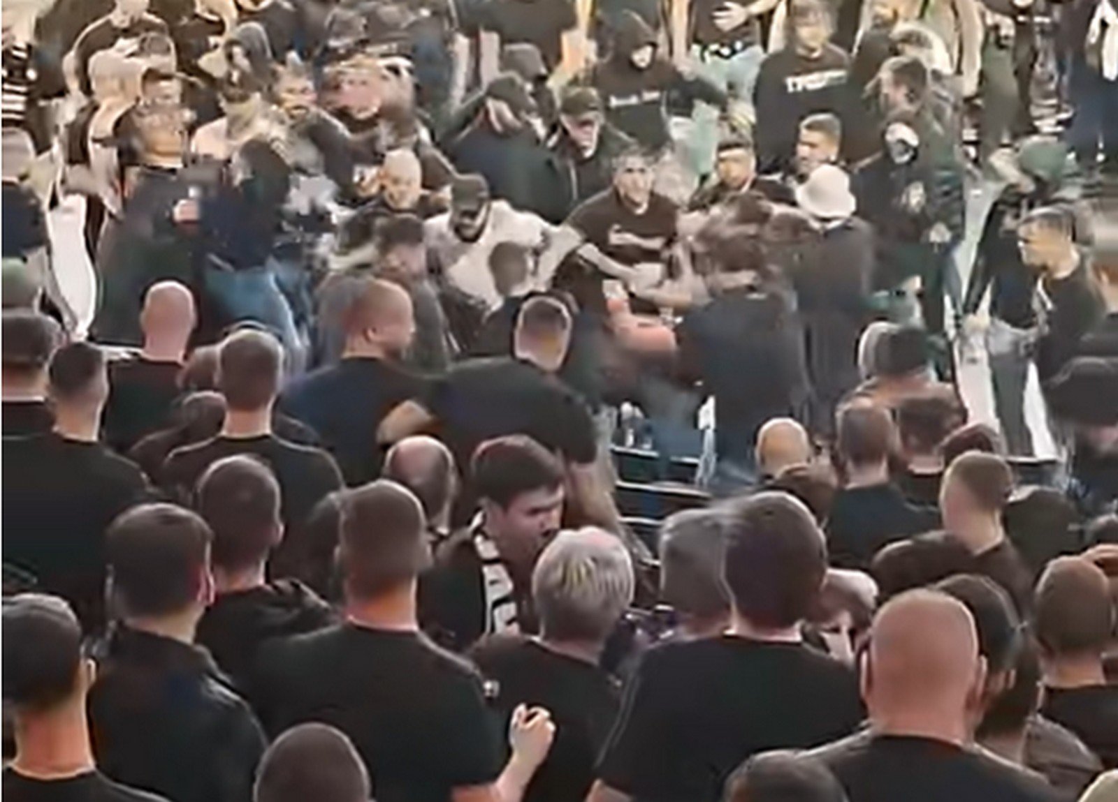 Άγριο ξύλο στο Βελιγράδι την ώρα του αγώνα της Παρτίζαν με την Παρί