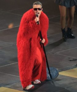 «Φωτιά» στο Καλλιμάρμαρο έβαλε ο Ρόμπι Γουίλιαμς – Ξεσήκωσε το κοινό με τις μεγάλες επιτυχίες του