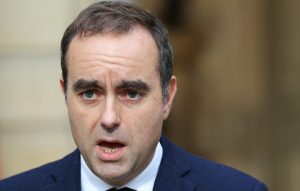 Ραγδαίες πολιτικές εξελίξεις στη Γαλλία: Παραιτήθηκε ο πρωθυπουργός Σεμπαστιάν Λεκορνί