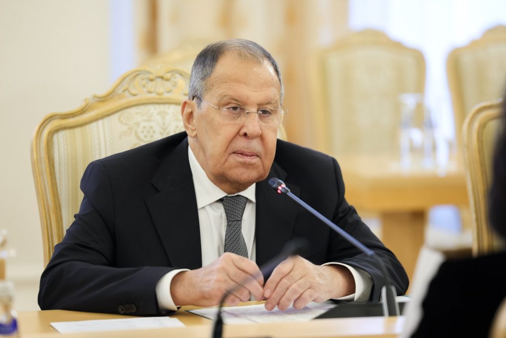 Λαβρόφ για κατάπαυση του πυρός στην Ουκρανία: Ζελένσκι και Δύση θέλουν να κερδίσουν χρόνο