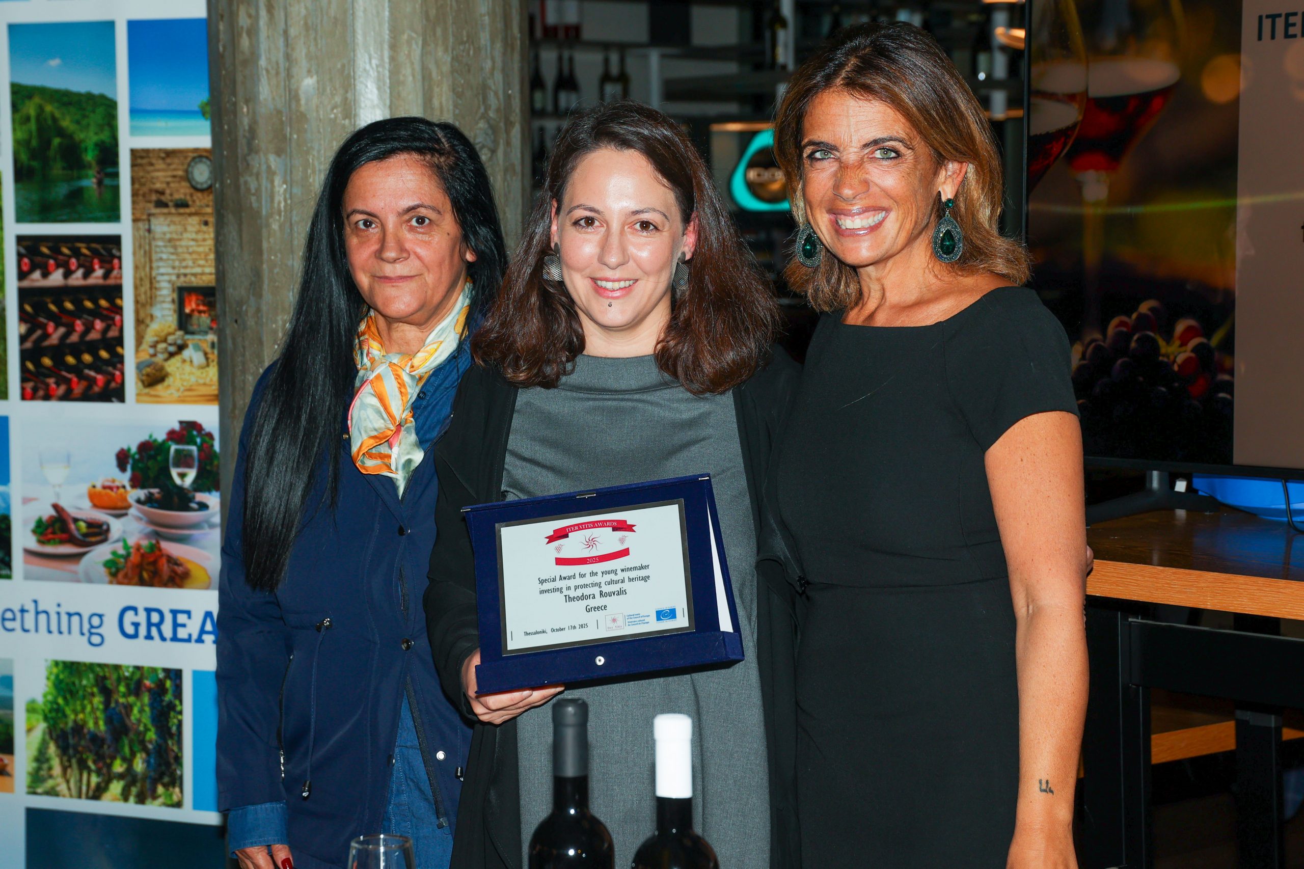 Η Θεοδώρα Ρούβαλη βραβεύτηκε για την προσφορά της στη διατήρηση της πολιτιστικής κληρονομιάς - Winetrails