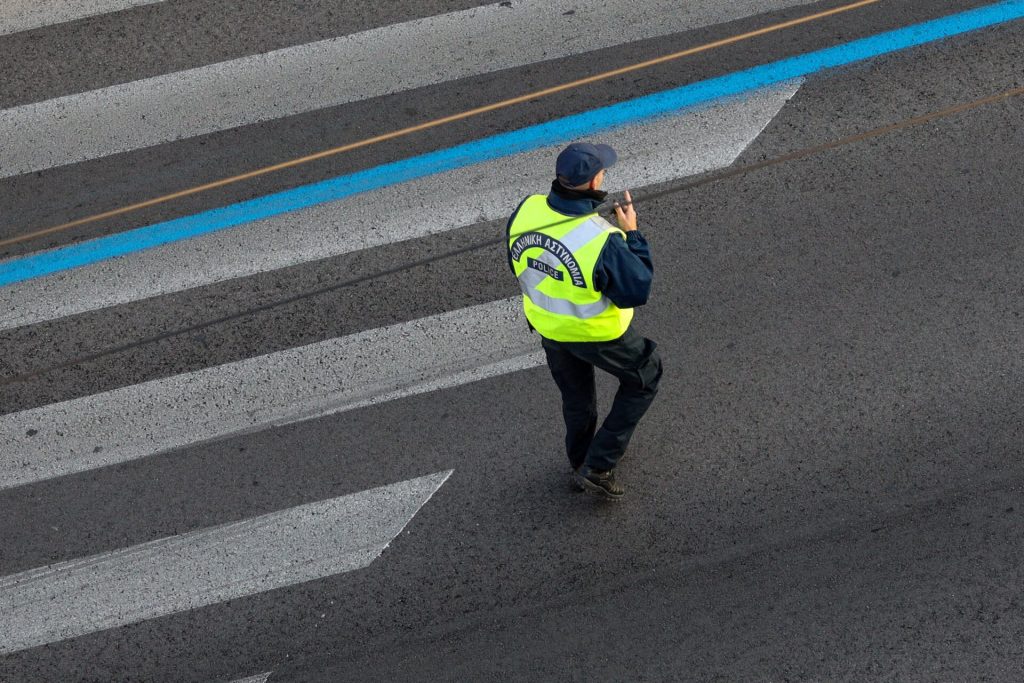 Θεσσαλονίκη: Προκλητικός οδηγός εμπόδιζε αστικό λεωφορείο - Δεν έδινε τα στοιχεία του στην τροχαία