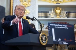 Επίθεση του Τραμπ στον Σόρος - Τον θεωρεί υποκινητή των διαδηλώσεων