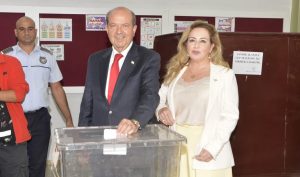 Ψήφισε ο Τατάρ στα Κατεχόμενα – Γραφικότητες περί «ευλογιών» για το αποτέλεσμα