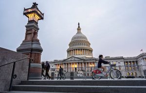 ΗΠΑ: Μετά το κυβερνητικό «shutdown», ο Τραμπ απειλεί με απολύσεις