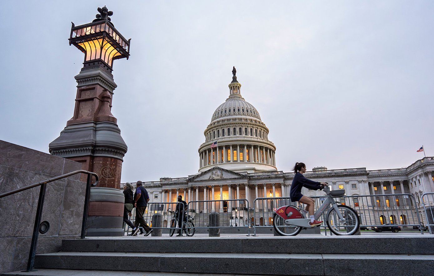ΗΠΑ: Μετά το κυβερνητικό «shutdown», ο Τραμπ απειλεί με απολύσεις