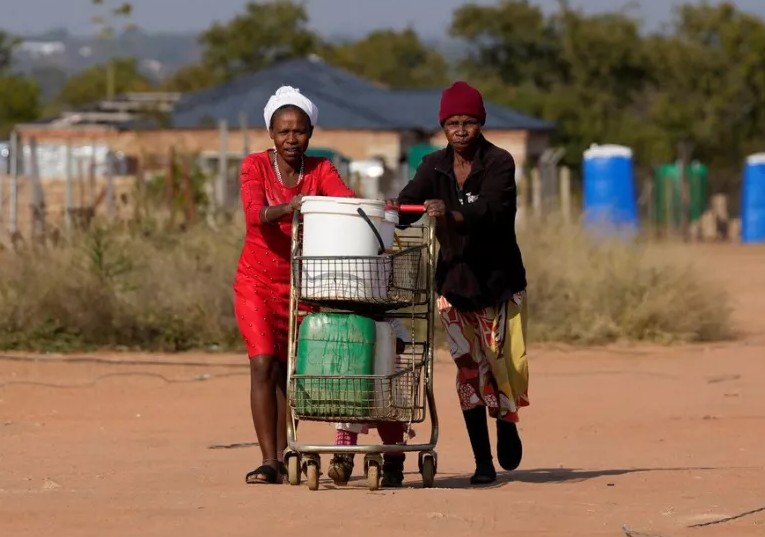 Φτωχοί κι εκτεθειμένοι στις κλιματικές απειλές: Διπλός κίνδυνος για σχεδόν 900 εκατ. ανθρώπους