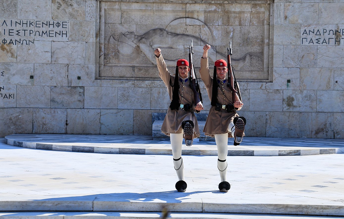Κυβερνητικά στελέχη για Άγνωστο Στρατιώτη: Ο Χάρης Δούκας αναίρεσε τον εαυτό του, μέσα σε χρόνο ρεκόρ