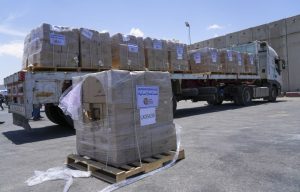 Περισσότερα από 150 φορτηγά με ανθρωπιστική βοήθεια αναχώρησαν από την Αίγυπτο προς τη Γάζα