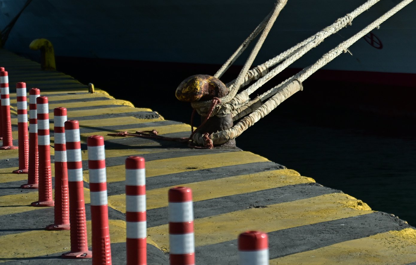 Δεμένα τα πλοία στα λιμάνια λόγω συμμετοχής της ΠΝΟ στην απεργία της ΓΣΕΕ