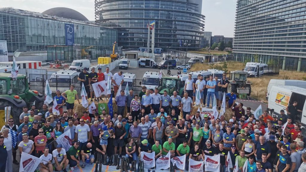 Συμβολική αγροτική κινητοποίηση «εξπρές» στην Γαλλία για το δίδυμο ζήτημα του Πολυετούς και του μέλλοντος της ΚΑΠ