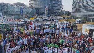 Συμβολική αγροτική κινητοποίηση «εξπρές» στην Γαλλία για το δίδυμο ζήτημα του Πολυετούς και του μέλλοντος της ΚΑΠ