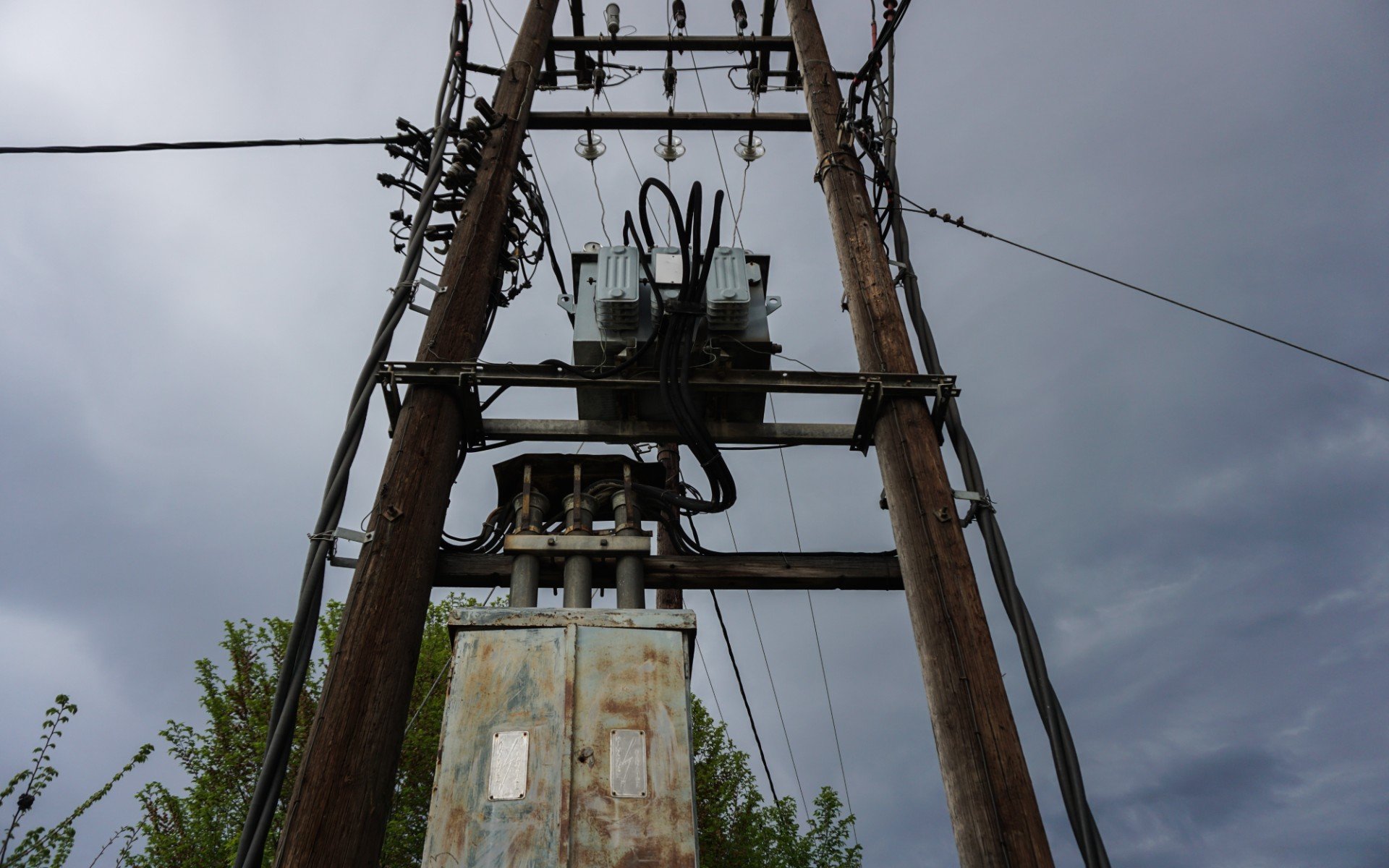 Μεγάλες καθυστερήσεις στις συνδέσεις του ΔΕΔΔΗΕ: Πολίτες και επιχειρήσεις σε απόγνωση