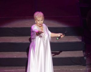 Κλειώ Δενάρδου: Η μαγευτική Αλίκη, η καριέρα και ο γιος της