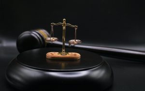 Η Δικαιοσύνη ταλαιπωρεί αθώα αστέρια του Σημίτη και του Κυριάκου...