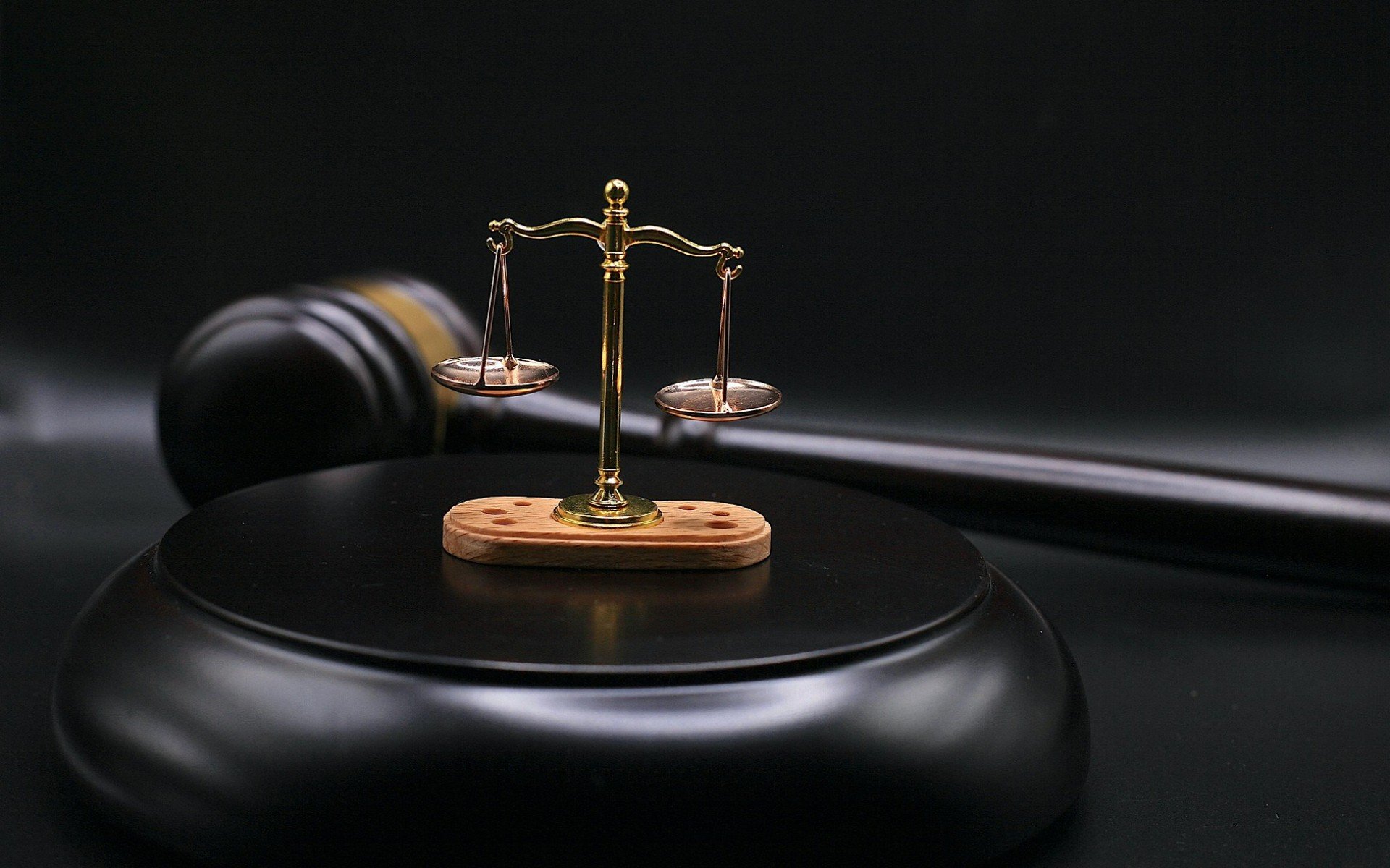 Η Δικαιοσύνη ταλαιπωρεί αθώα αστέρια του Σημίτη και του Κυριάκου...