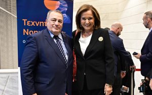 Η... ταβανόπροκα της Ντόρας για τον Σαμαρά