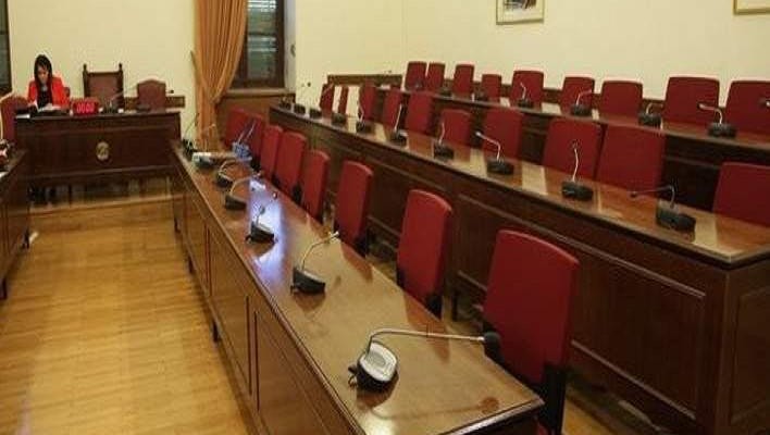 ejetastiki epitropi