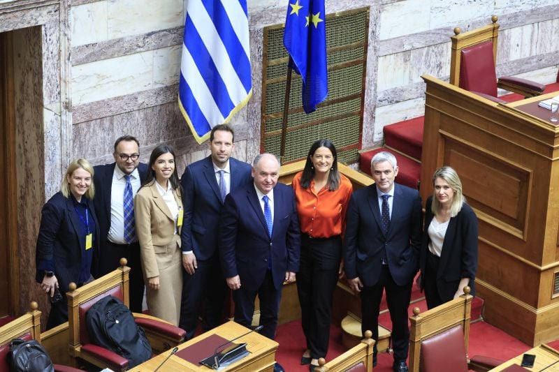 Βουλή: Ψηφίστηκε από την Ολομέλεια, με 158 «υπέρ» έναντι 109 «όχι», το εργασιακό νομοσχέδιο