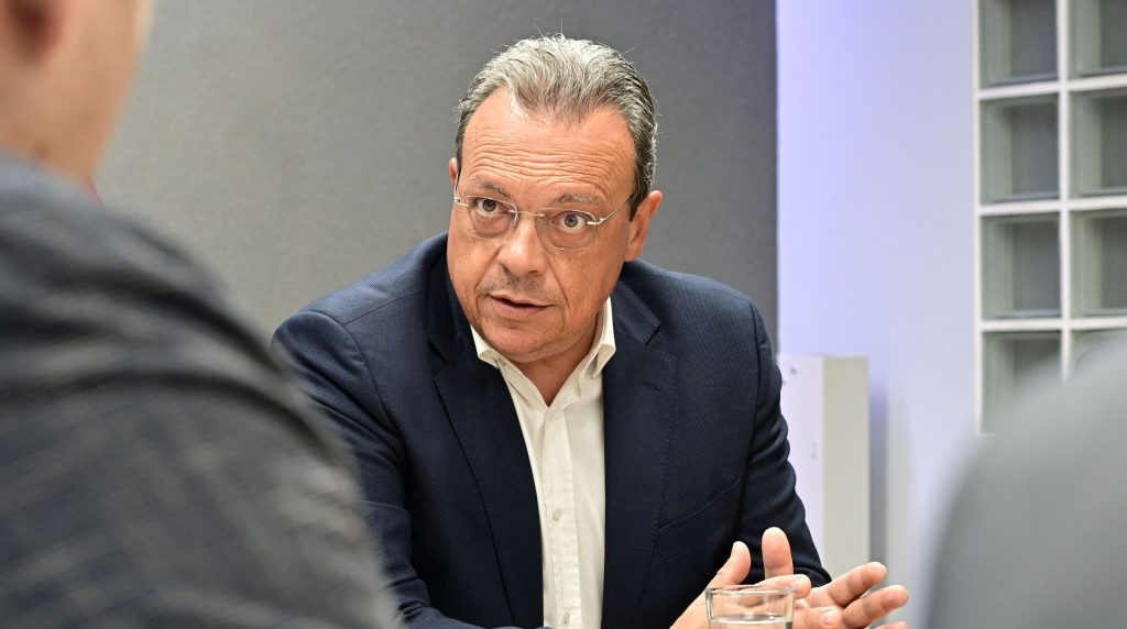 Σωκράτης Φάμελλος: Απανωτά τετ α τετ με τους βουλευτές του ΣΥΡΙΖΑ μετά την κίνηση Τσίπρα