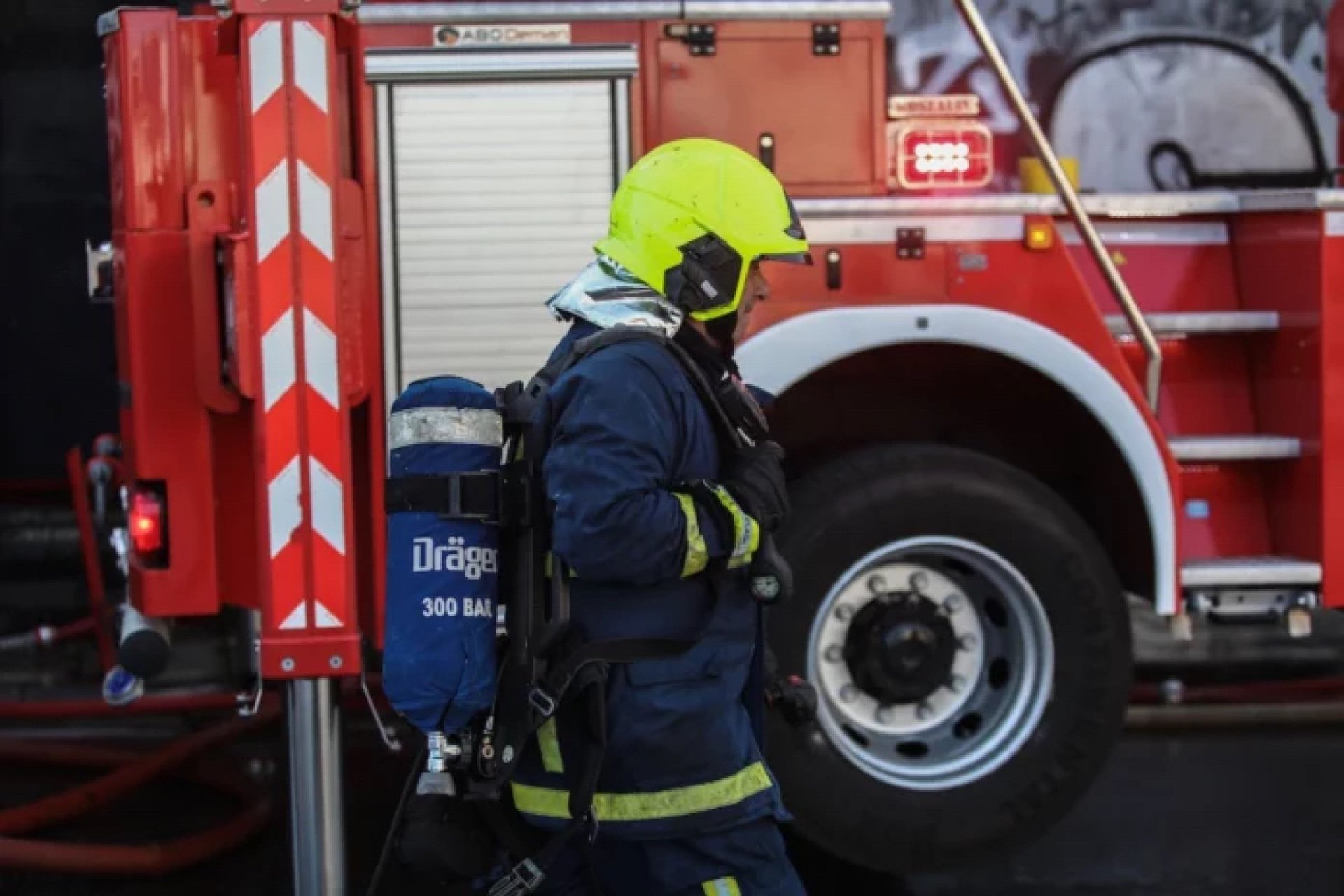 Φωτιά σε διαμέρισμα στο Νέο Φάληρο - Συναγερμός για 2 ηλικιωμένους