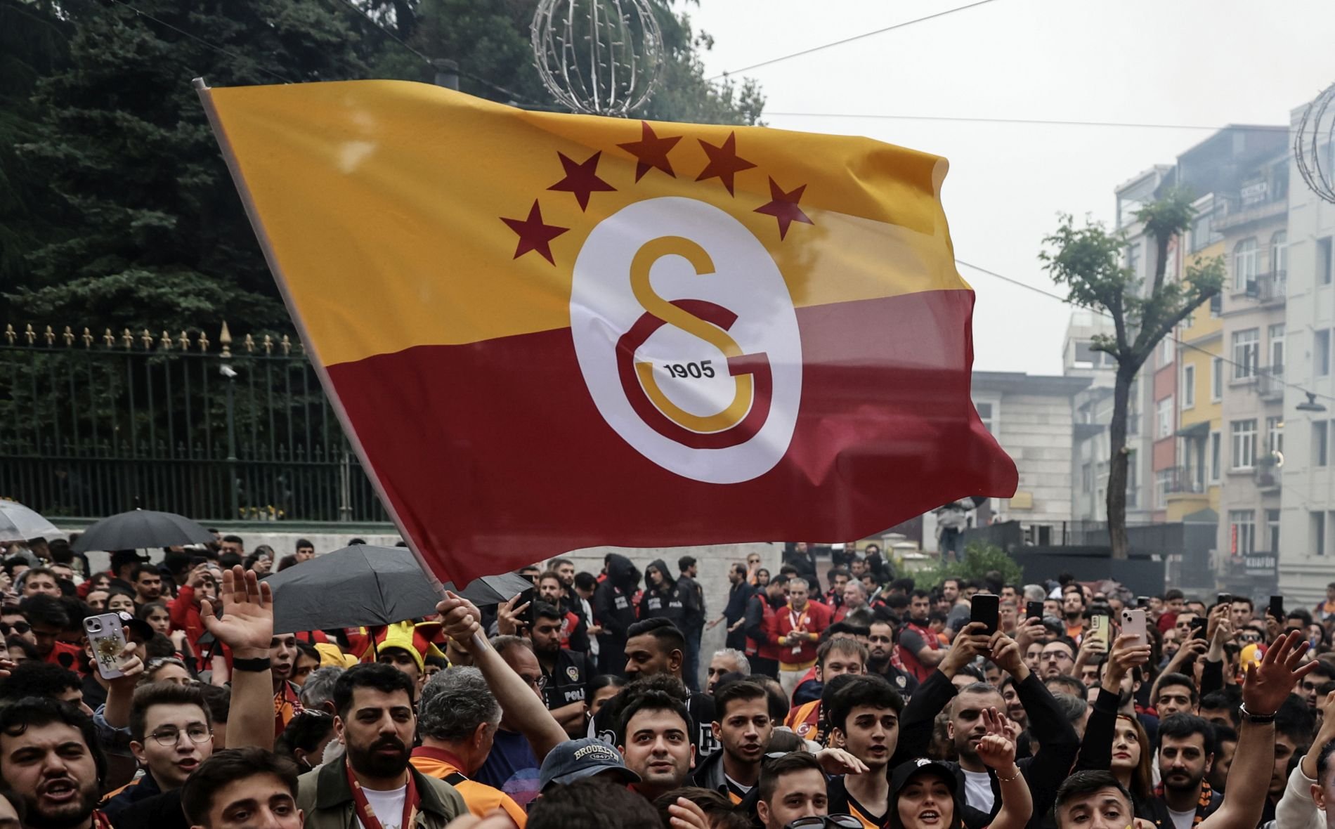 Γαλατασαράι, σημαία, Αμπράμοβιτς