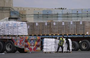 Έτοιμοι για διανομή 60.000 τόνοι τροφίμων στην Γάζα