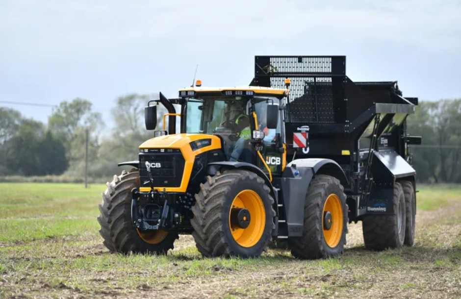Ανεβάζουν τον πήχη ισχύος και ταχύτητας τα νέα JCB Fastrac 6000 - Profi