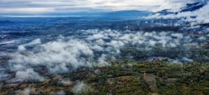 Βροχές και σποραδικές καταιγίδες στα δυτικά - Θερμοκρασία έως 24 βαθμούς