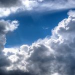 Λίγες νεφώσεις και τοπικές βροχές αλλά με άνοδο θερμοκρασίας