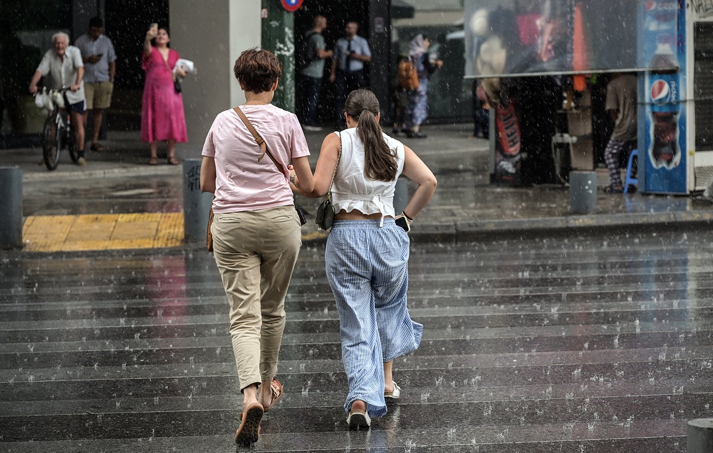 Καιρός: Πού θα εκδηλωθούν τοπικές βροχές και σποραδικές καταιγίδες
