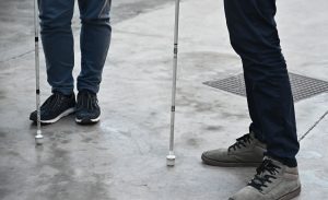 Ημέρα Λευκού Μπαστουνιού: Τί ισχύει στην Ελλάδα για τα άτομα με προβλήματα όρασης