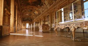 Λούβρο: Σπείρα πίσω από την ληστεία; - Μακρόν: «Επίθεση στην Ιστορία»