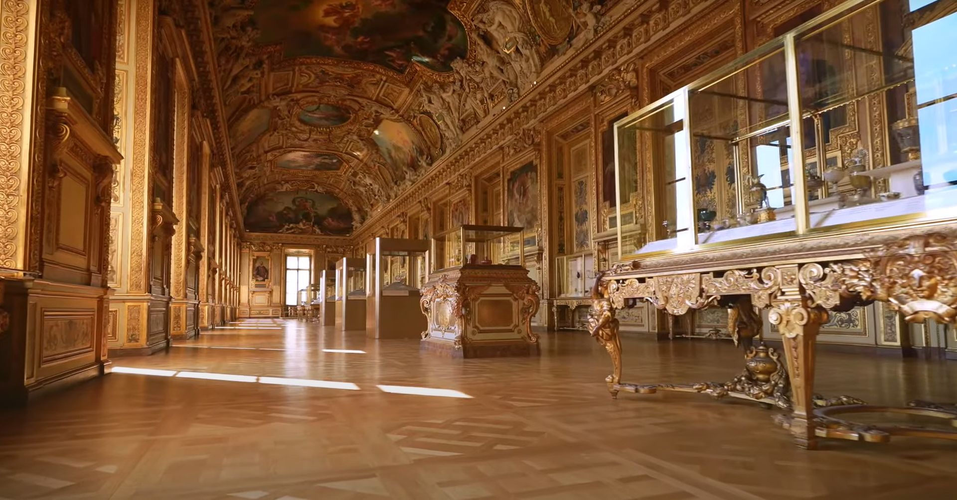 Λούβρο: Σπείρα πίσω από την ληστεία; - Μακρόν: «Επίθεση στην Ιστορία»