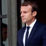 Νέο πρωθυπουργό μέχρι την Παρασκευή υπόσχεται ο Μακρόν