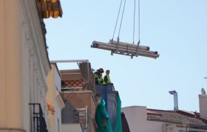 Τέσσερις αγνοούμενοι από την κατάρρευση πενταώροφου κτιρίου στο κέντρο της Μαδρίτης