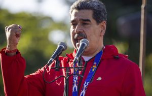 Οργή Μαδούρο κατά ΗΠΑ: «Μηχανεύονται πόλεμο»