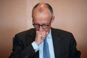 Κριτική από πολιτικούς αντιπάλους και γερμανικά ΜΜΕ στον Μερτς για την επίσκεψη του στην Τουρκία