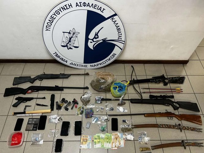Εξαρθρώθηκε εγκληματική οργάνωση διακίνησης ναρκωτικών στην περιοχή του Δήμου Πύλου – Εντοπίστηκαν όπλα, βαλλίστρες και σπαθιά