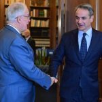 Μητσοτάκης σε Τασούλα: «Το μνημείο του Αγνώστου Στρατιώτη έχει συμβολικό βάρος που πρέπει να διαφυλάξουμε»