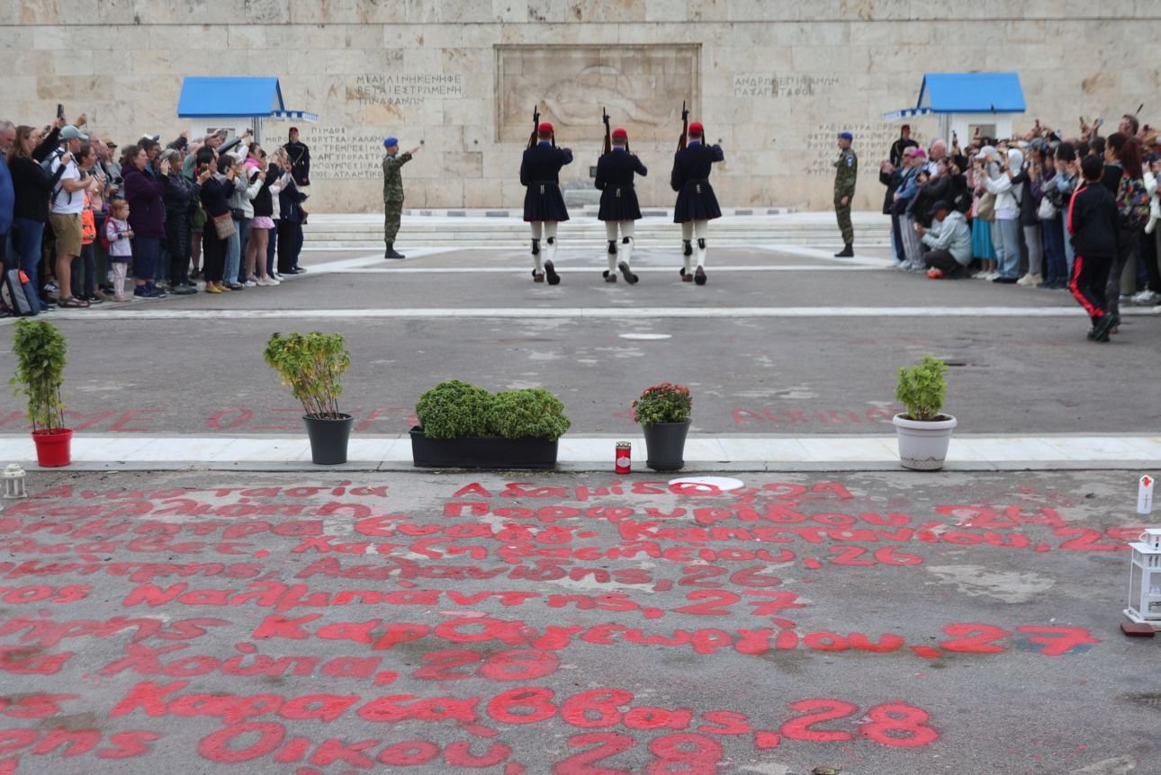 Μνημείο Αγνώστου Στρατιώτη: Μαίνεται η αντιπαράθεση - «Δεν θα κάνουμε a priori επιθετική ενέργεια» λέει ο Μαρινάκης