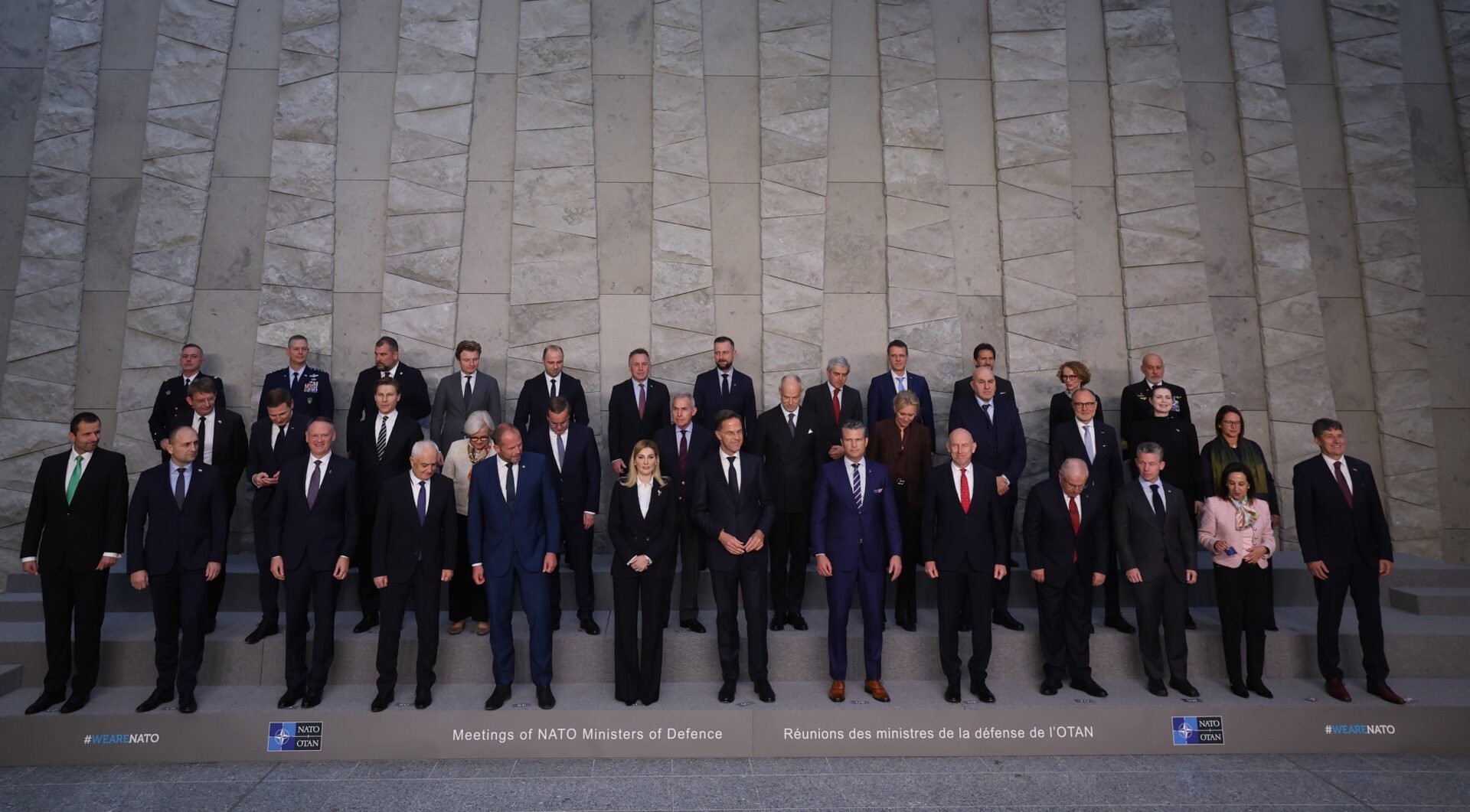 ΝΑΤΟ: Ρωσοφοβία και συνεργασία με την ΕΕ στο Συμβούλιο υπουργών Άμυνας