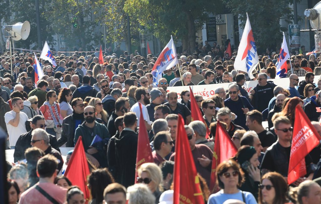 Σε απεργιακό κλοιό η χώρα – Συγκεντρώσεις στο κέντρο της Αθήνας και άλλες πόλεις – Πώς θα κινηθούν τα μέσα μεταφοράς