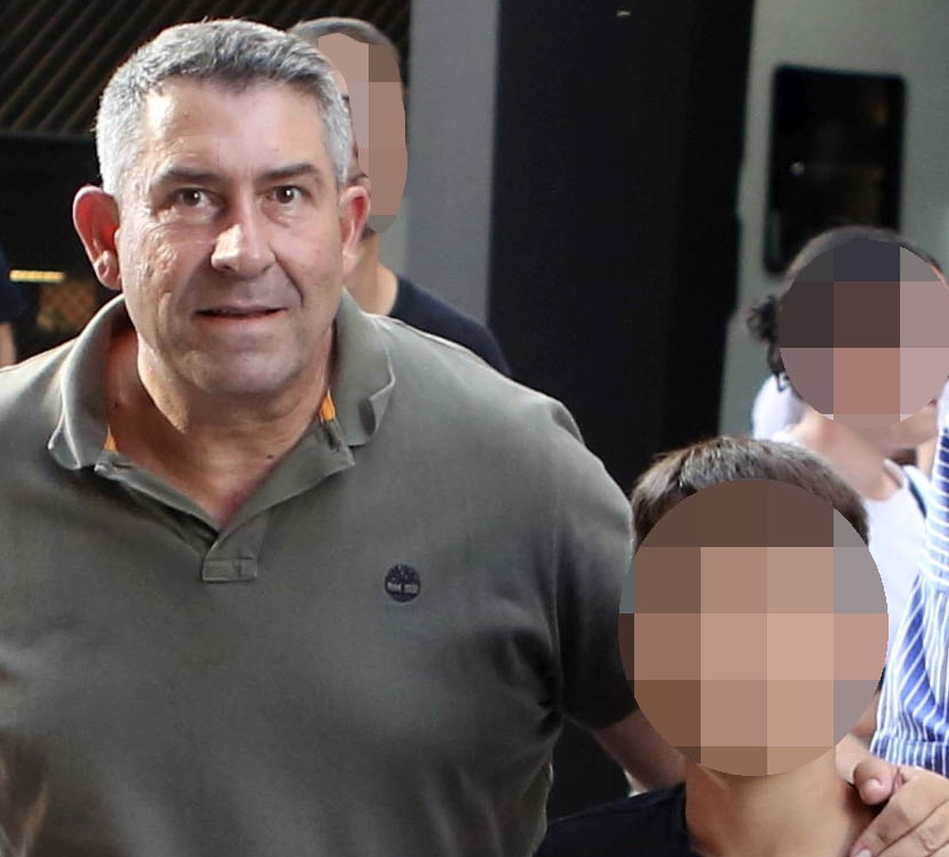 Άκης Παυλόπουλος: Κέρασε τους συνεργάτες του για το χρυσό του γιου του!