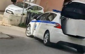 Περιπολικό μεταφέρει… ψυγείο και το βίντεο στο TikTok κάνει τον γύρο του διαδικτύου
