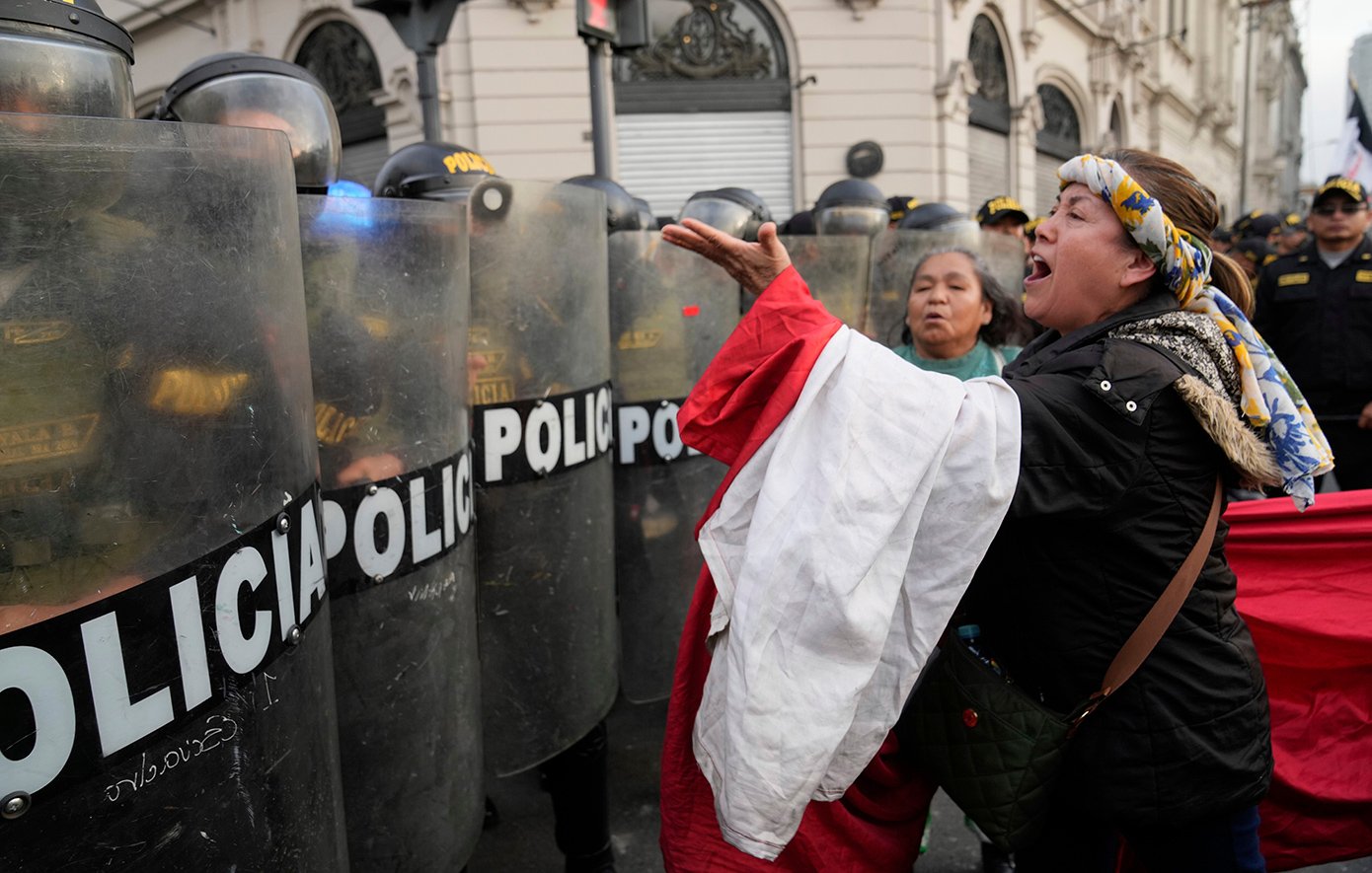 Ταραχές στο Περού: Ο μεταβατικός πρόεδρος Χοσέ Χερί κηρύσσει κατάσταση εκτάκτου ανάγκης στη Λίμα
