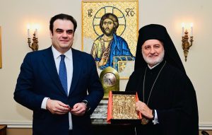 Συνάντηση του Κυριάκου Πιερρακάκη με τον Αρχιεπίσκοπο Αμερικής Ελπιδοφόρο