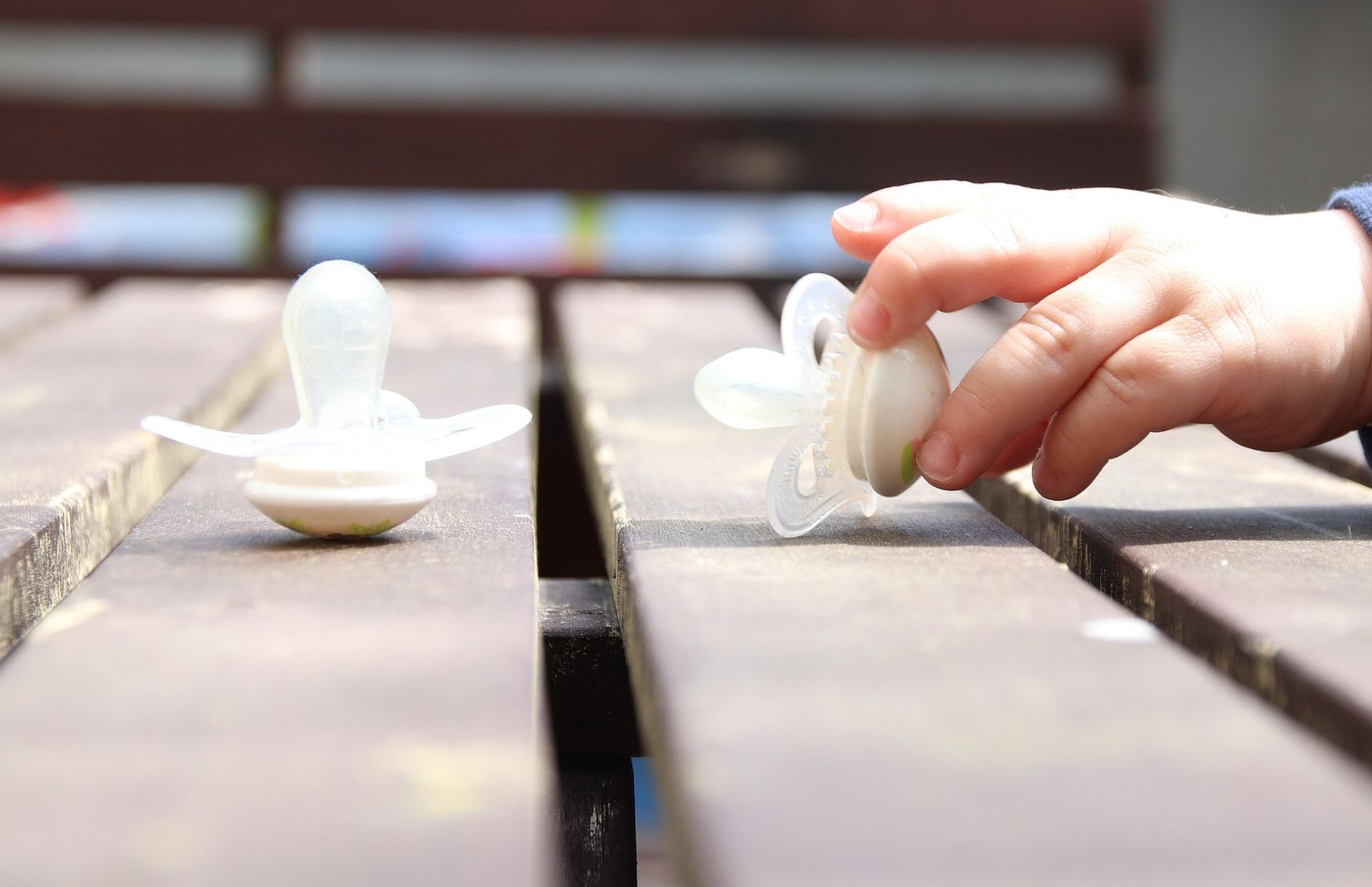 Συναγερμός για επικίνδυνες πιπίλες τριών μεγάλων ευρωπαϊκών εταιρειών!