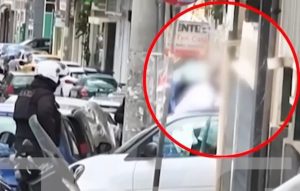 Αποκαλυπτικό βίντεο για τις κινήσεις του 43χρονου που επιτέθηκε με πιρούνι στην έγκυο γυναίκα του – Έπινε αλκοόλ επί ώρες